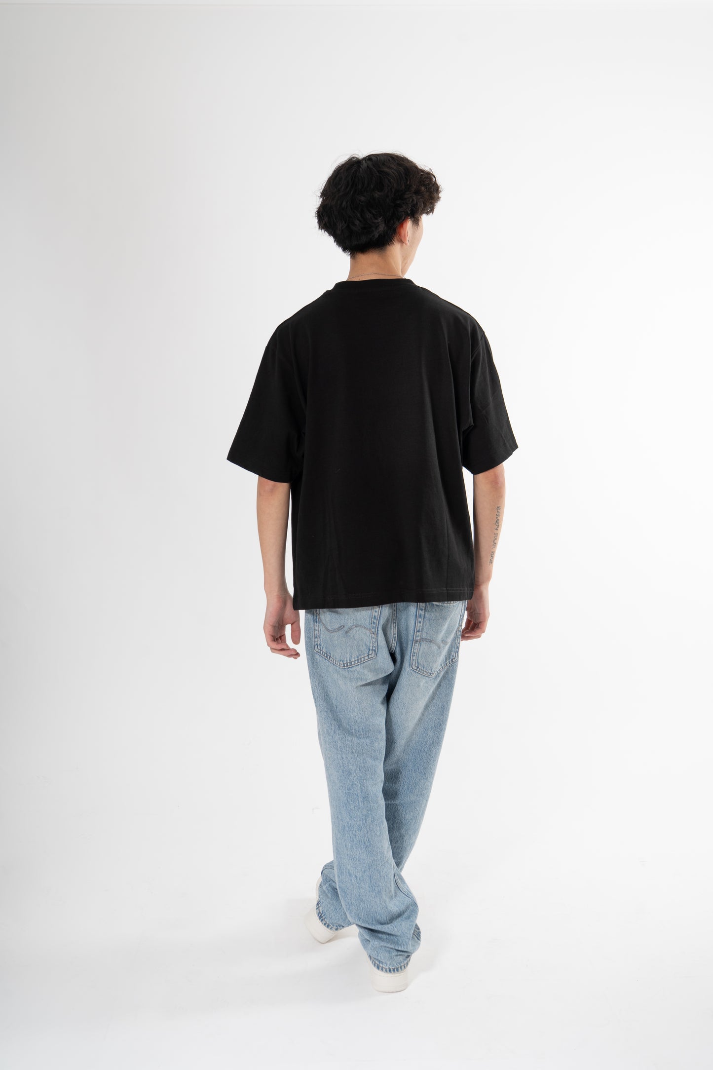 DREAMERS BLACK TEE